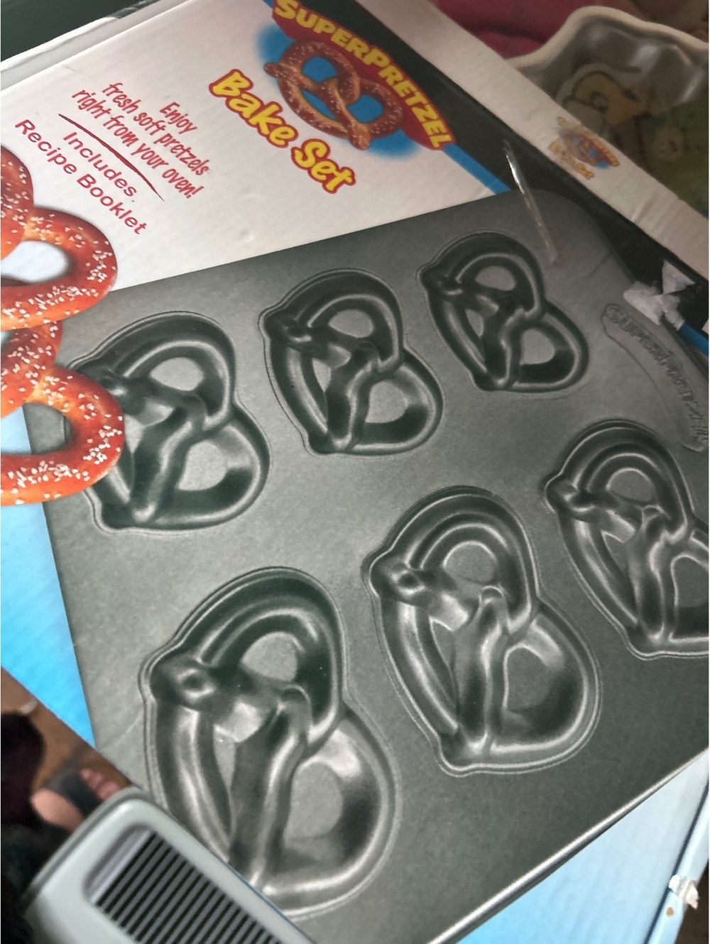 SuperPretzel Bake Set Pretzel Shaped Baking Pan
